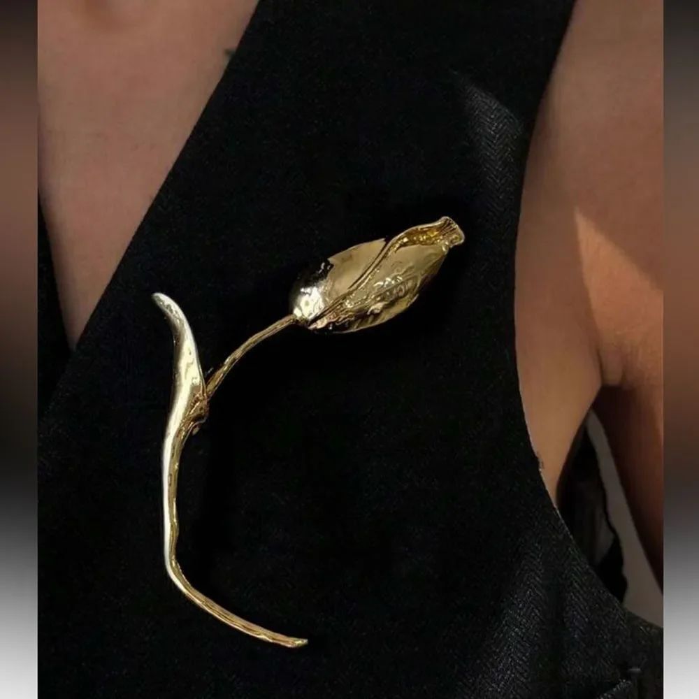 Elegant Gold Tulip Brooch A1600